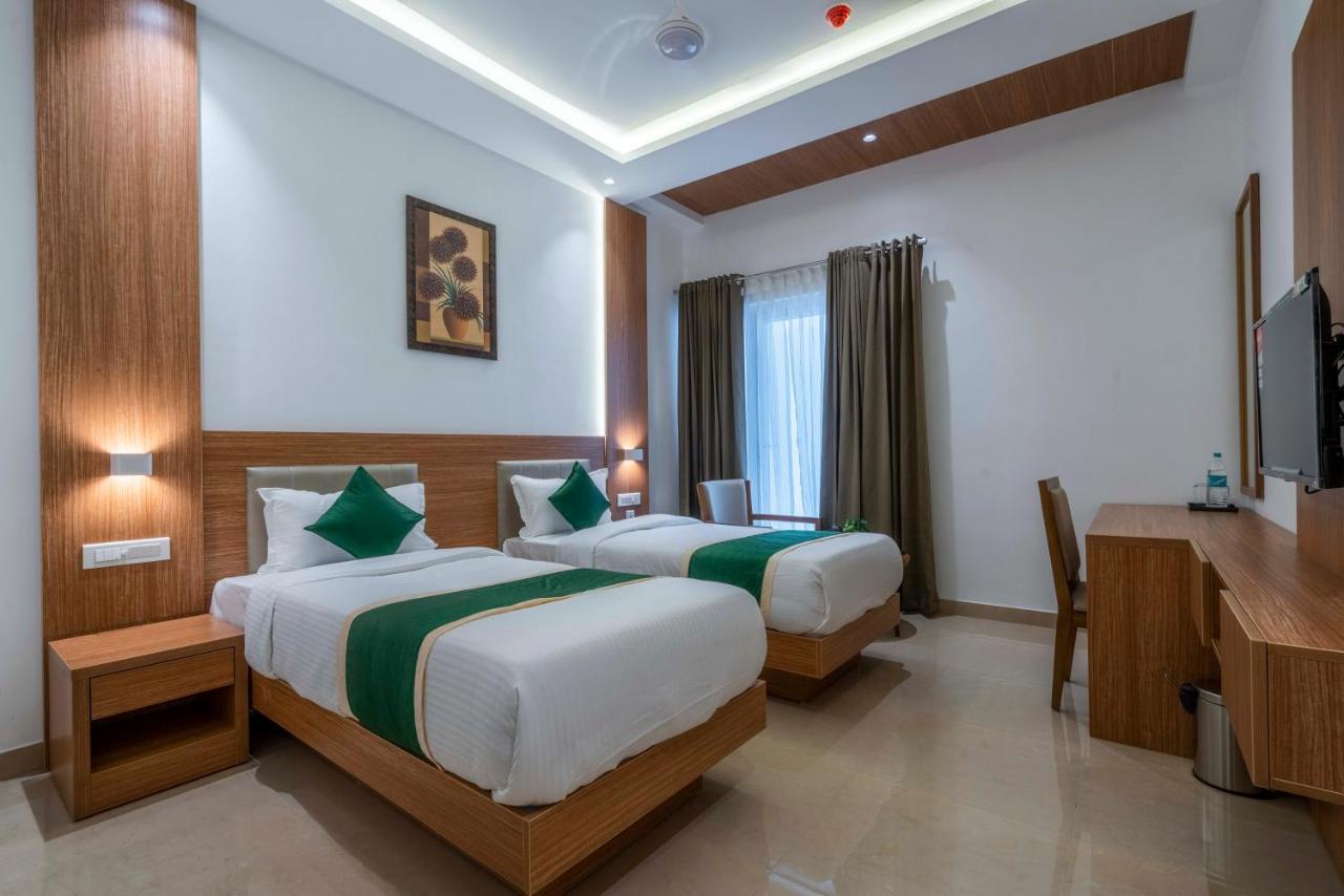 Hotel Panoramic Kochi Exterior photo